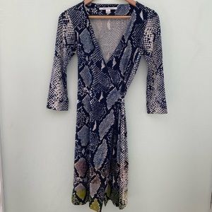 Diane Von Furstenberg Silk Snake Print Julian Wrap Dress SZ 4